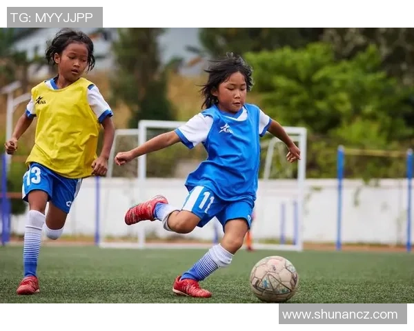 足球明星训练比赛与休闲生活背后的点滴日常全景记录